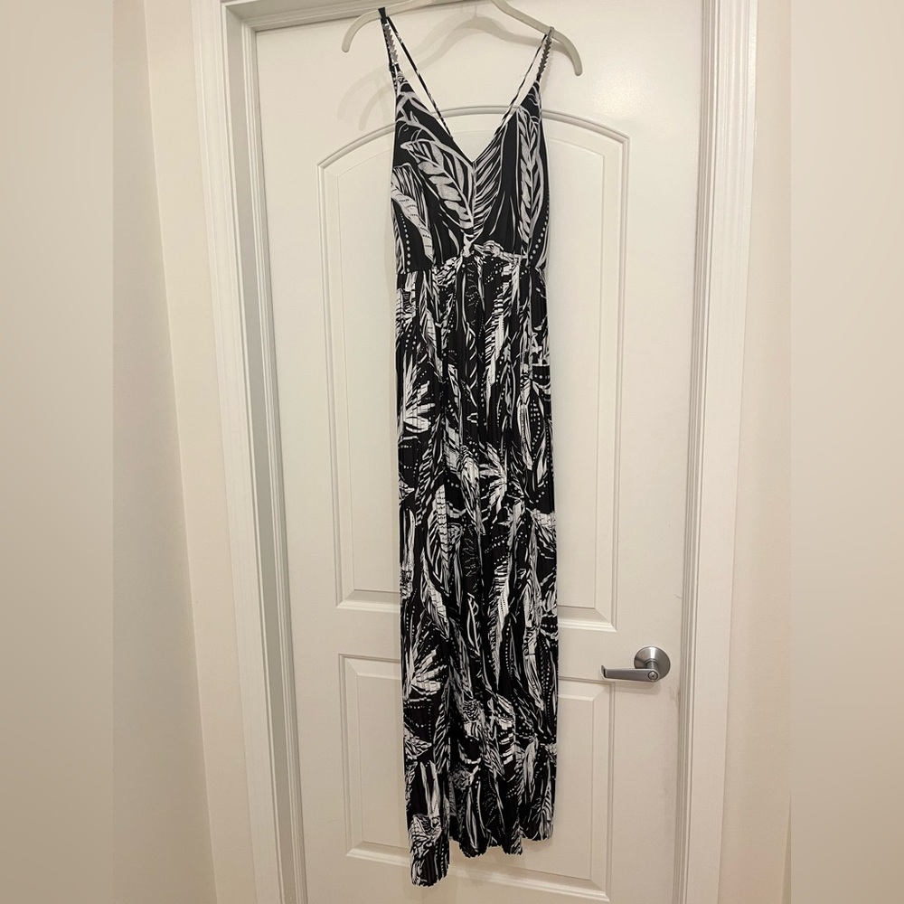Elegant Black and White Maxi Dress